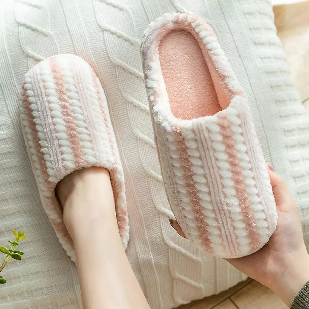 Womens Warm Fuzzy House Slippers Indoor Slip On Bedroom Shoes With Memory Foam Insole Non Skid Rubber Solessize:6.5-7 - Image 2