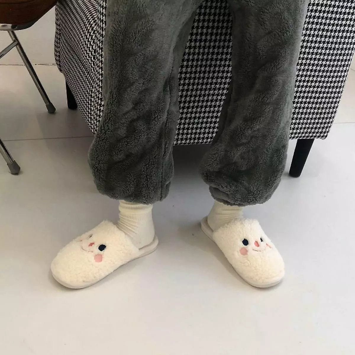 Women's Men's Retro Smiley Face Slippers Comfy Warm Plush Slip-on House Slipper For Winter Indoor Soft Cushion7.5-8 - Image 4